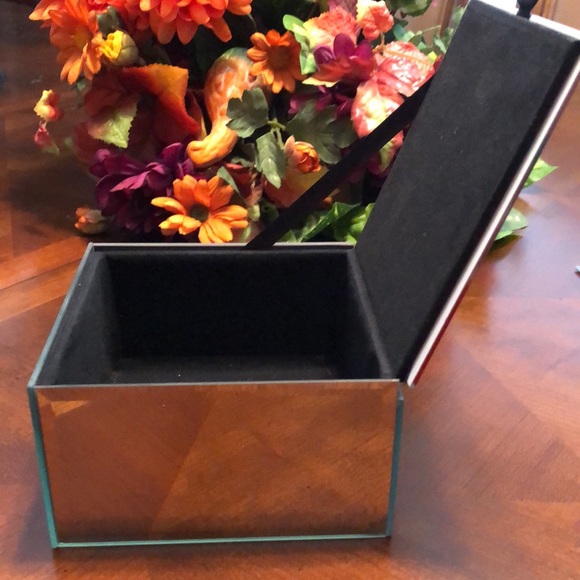 LOVE mirrored storage box - Picture 6 of 8